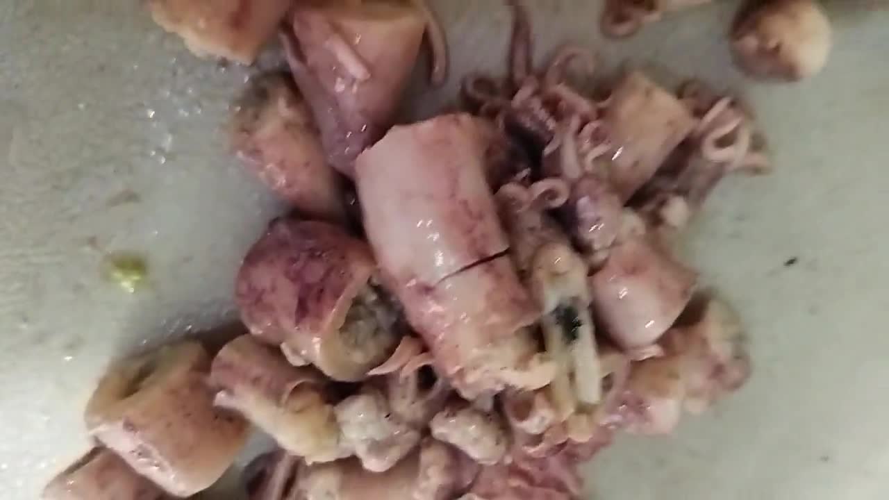 Foto langkah ke 3 dari resep Cumi asin sambal daun jeruk.