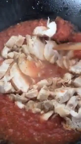 Foto del paso 3 de la receta: Pasta con pollo y tomate