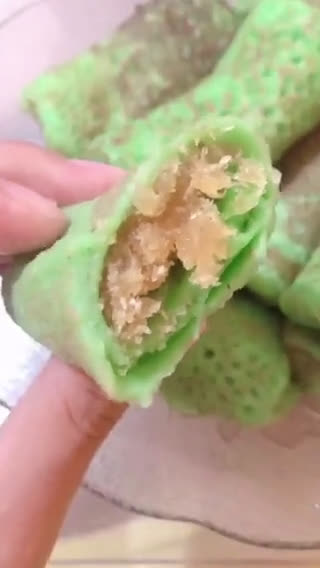 Foto langkah ke 3 dari resep Dadar Gulung.