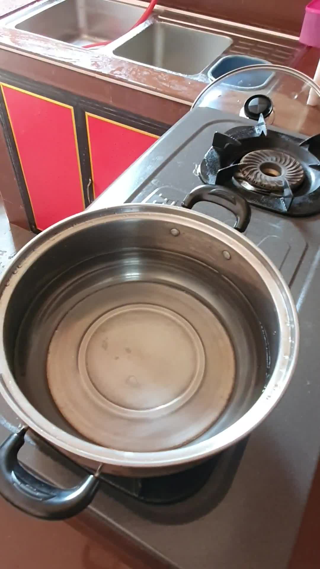 Foto langkah ke 2 dari resep Teh Bunga Telang Lemon.