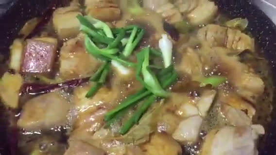 รูปขั้นตอนการทำที่ 3 ของ หมูสามชั้นอบน้ำแดงสูตรเบียร์บ้านหมี 熊家啤酒红烧肉 และเกร็ดน่ารู้