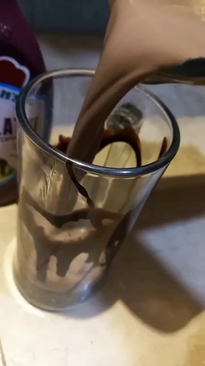 A picture of step 2 of Oreo shake 😋.
