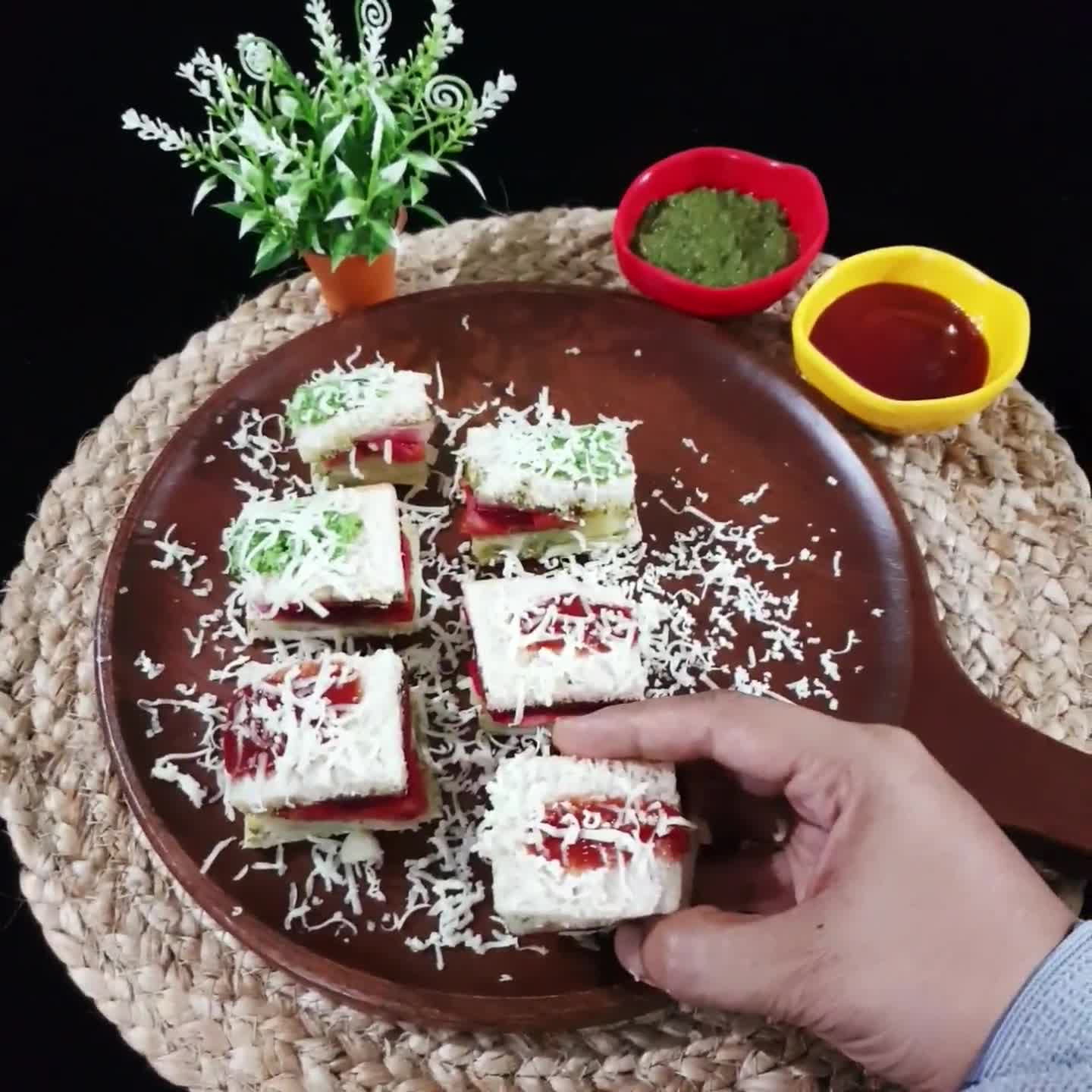 ચીઝી વેજ સેન્ડવીચ (Cheesy Veg Sandwich recipe in Gujarati) રેસીપી સ્ટેપ9ફોટો