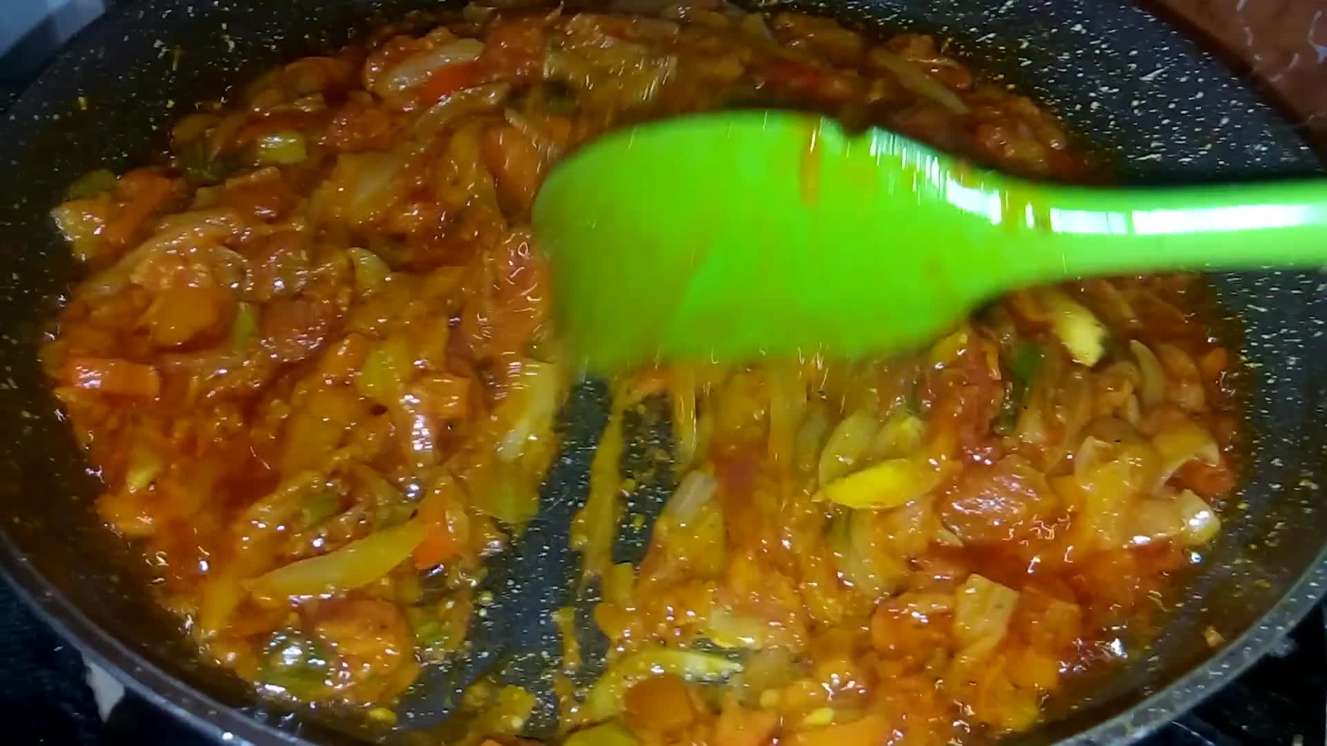 صورة لخطوة 3 من وصفة فطائر المقلاة السريعة 😋