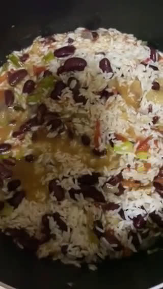 Une image de l'étape 3 de Riz aux haricots rouge et chipolatas.
