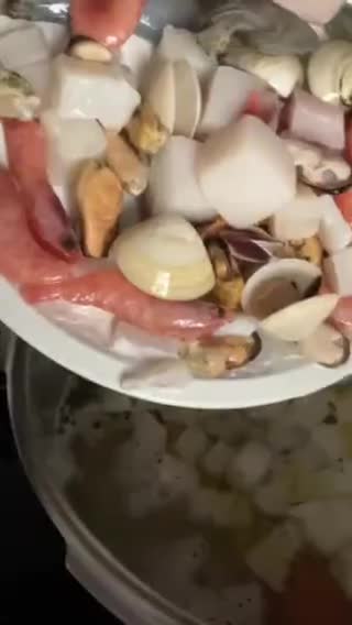 Foto del paso 3 de la receta: Guisado de pescado con mariscos, mi bouillabaisse o bullabesa, en olla rápida!