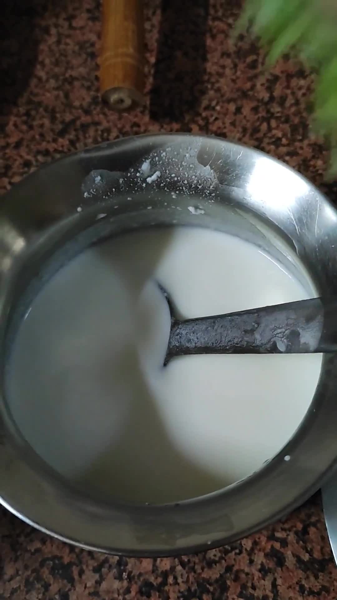 खीरा टमाटर रायता (Cucumber Tomato Raita Recipe in Hindi) रेसिपी चरण 1 फोटो
