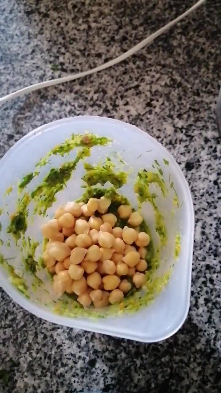 صورة لخطوة 2 من وصفة فلافل الحمص 👌