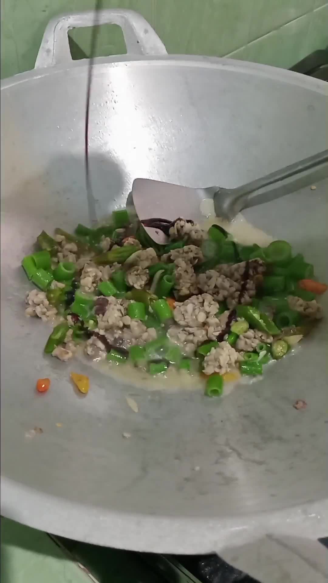 Foto langkah ke 5 dari resep Tumis Tempe Kacang Bunga Bawang.