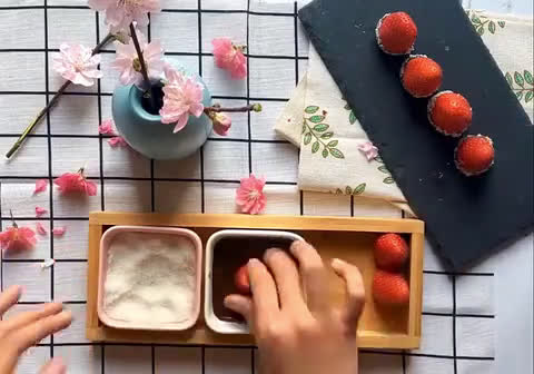 Hình bước làm 1 của món Chocolate Dâu Tây