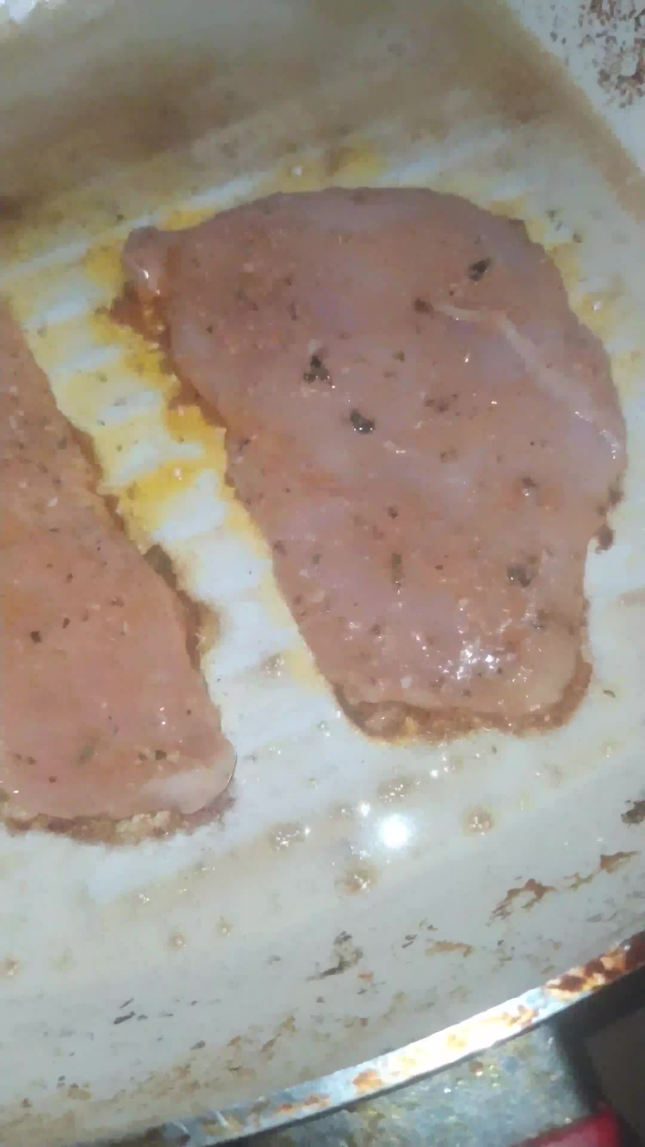 صورة لخطوة 4 من وصفة صدور دجاج مشوية على grill pan بتتبيلة مميزه 🍗🍳