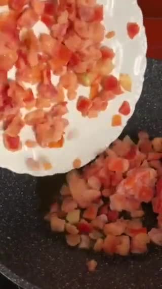Foto del paso 2 de la receta: Salsita de tomate troceado congelado
