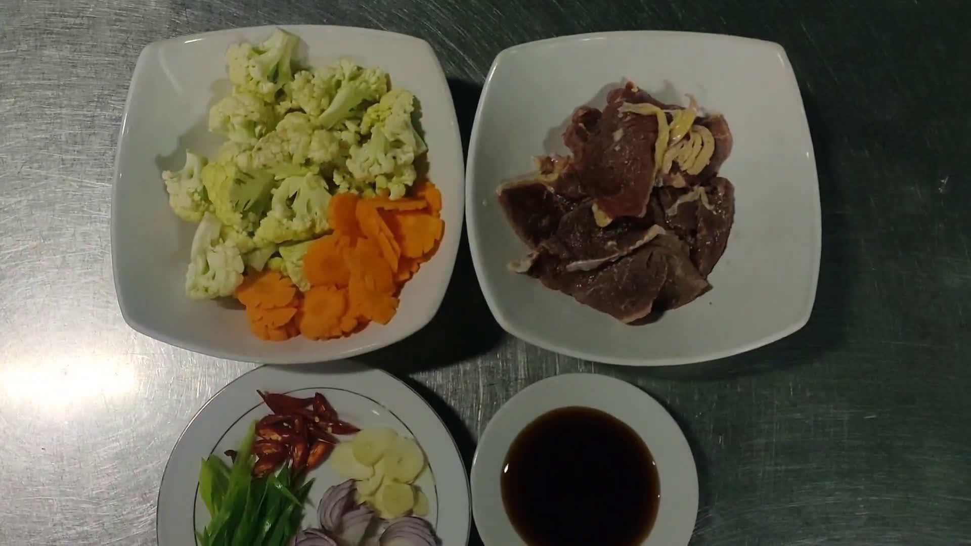 Foto langkah ke 3 dari resep Resep Tumis Bunga Kol Wortel Daging Sapi Iris Saus Tiram.
