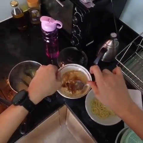 Foto langkah ke 8 dari resep Mie Ayam Jamur Rumahan (step video).