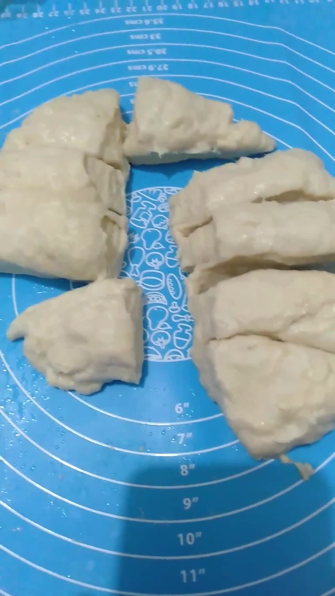 Foto langkah ke 4 dari resep Garlic Butter Naan.