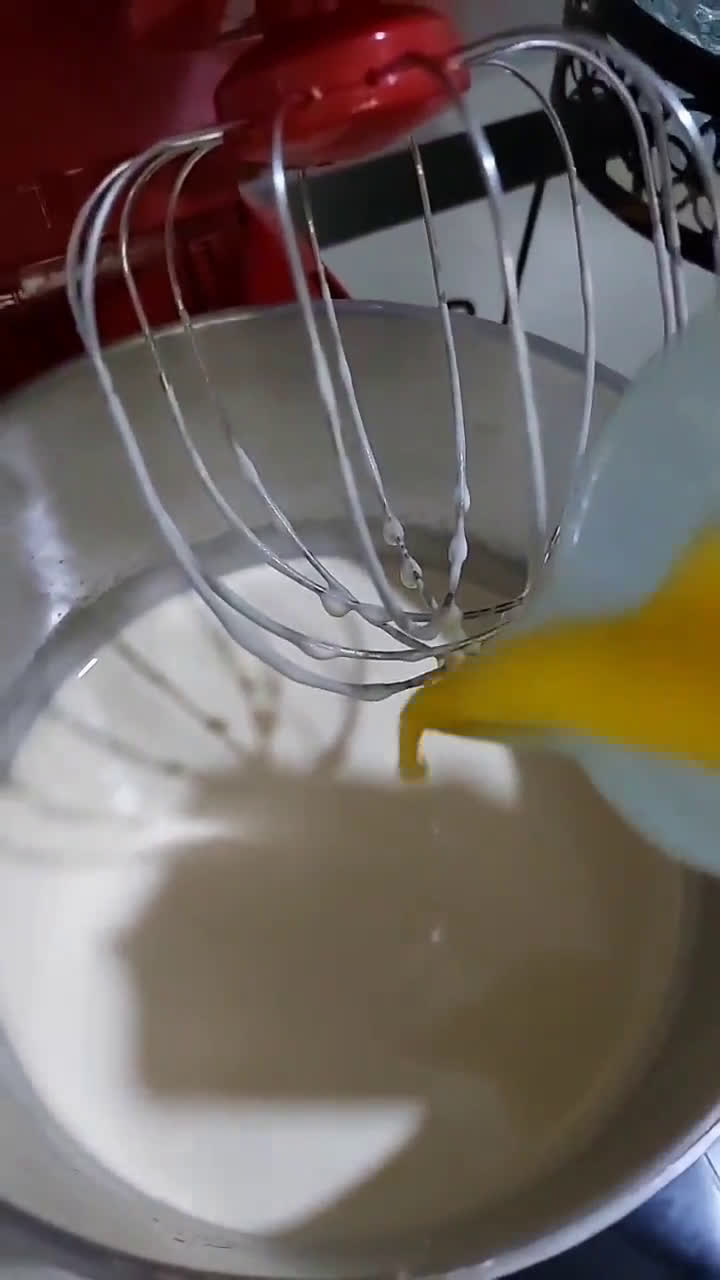 Foto langkah ke 3 dari resep Bolu Gulung Selai Nenas Ekonomis.