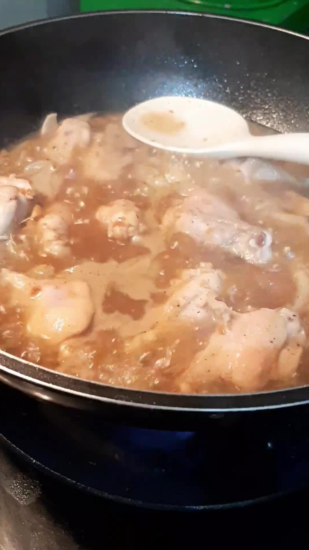 Foto langkah ke 5 dari resep Black Pepper Souce Chicken Wings.