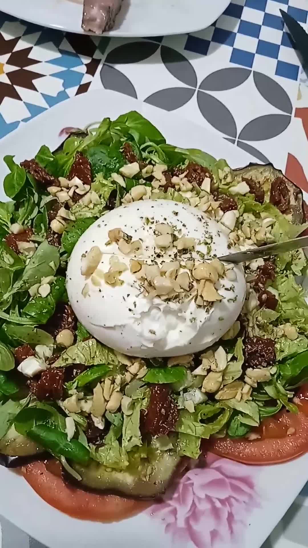 Foto del paso 3 de la receta: Ensalada con burrata
