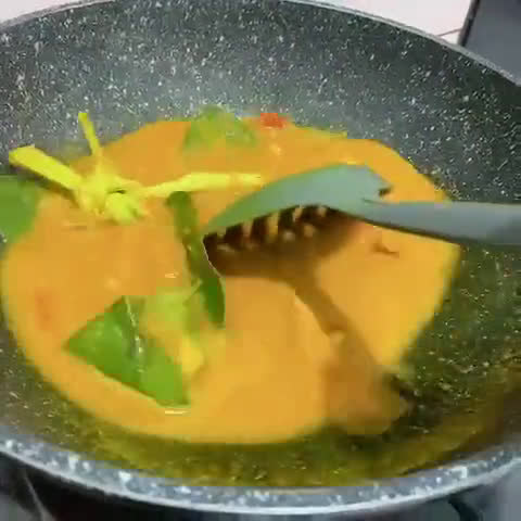 Foto langkah ke 4 dari resep Ikan Cuek Tongkol Santan / Bumbu Kuning.
