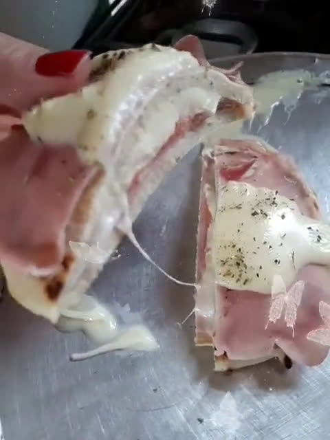 Foto del paso 4 de la receta: Hot Cakes rellenos de queso a la Pizza🍕