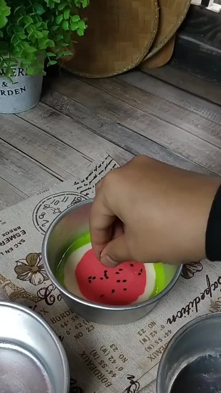 Gambar langkah 5 resipi Apam tembikai inti coklat.