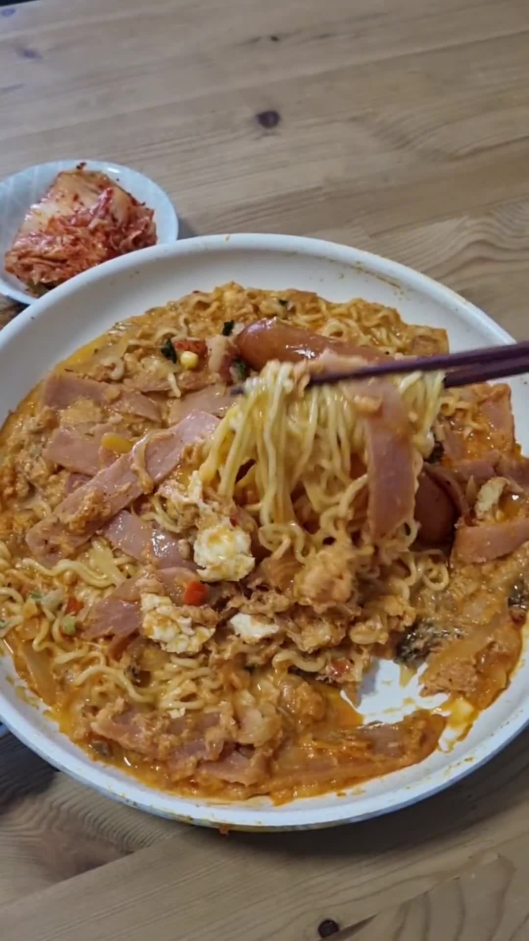 รูปขั้นตอนการทำที่ 4 ของ Rosé Ramyeon โรเซ่รามยอนแซลมอนรมควัน มาม่าเกาหลีซอสครีมสีชมพู