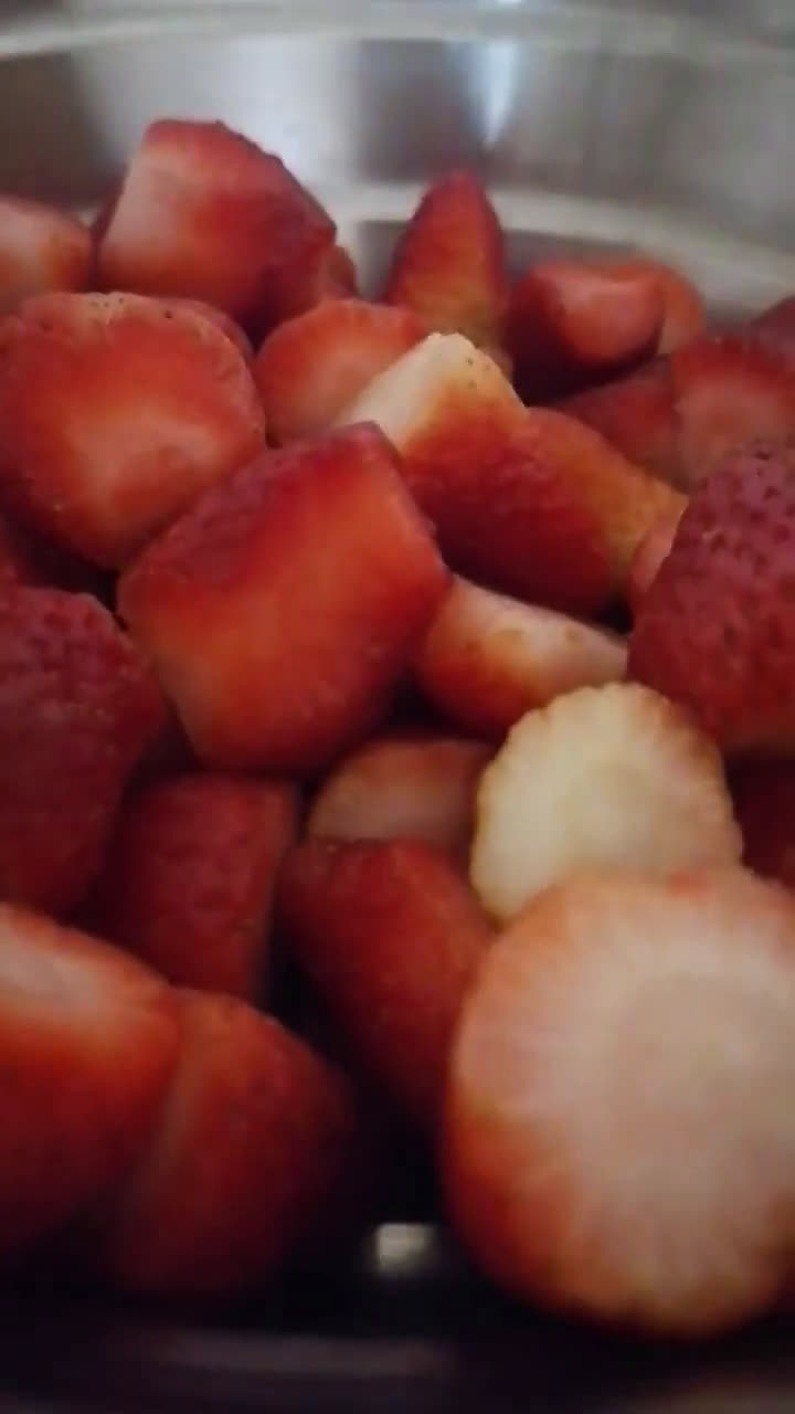 صورة لخطوة 2 من وصفة ايس تي بالفراوله 🍓 🥂