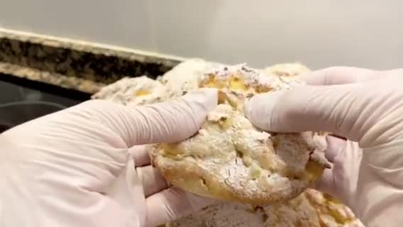 Foto del paso 12 de la receta: Pasteles esponjosos con manzana y plátano, sin gluten