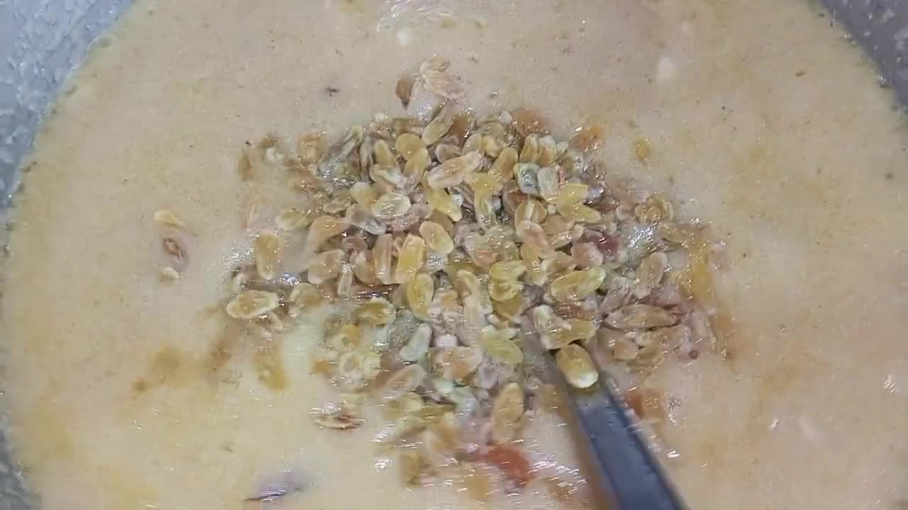 A picture of step 5 of Suji Ka Halwa💛🤤.