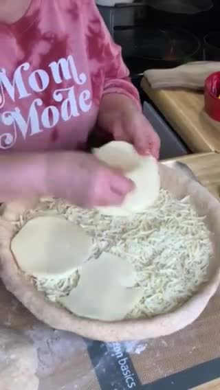 Foto del paso 3 de la receta: Pizza estilo chicago de queso