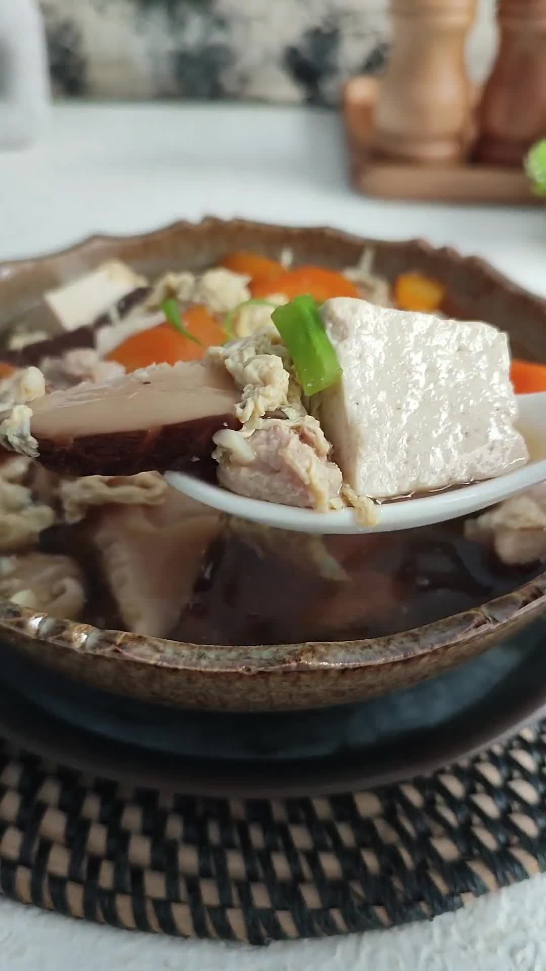 Foto langkah ke 7 dari resep Japanese Egg & Tofu Soup.