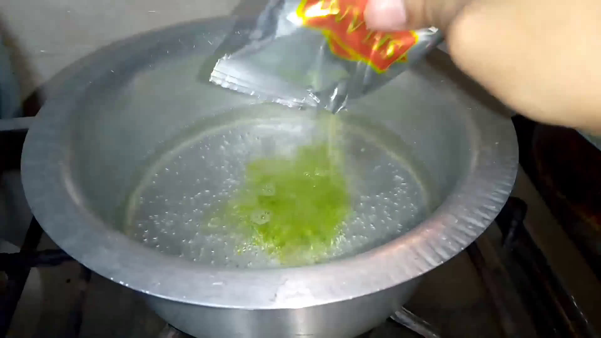 A picture of step 2 of Banana jelly / Green Jelly.