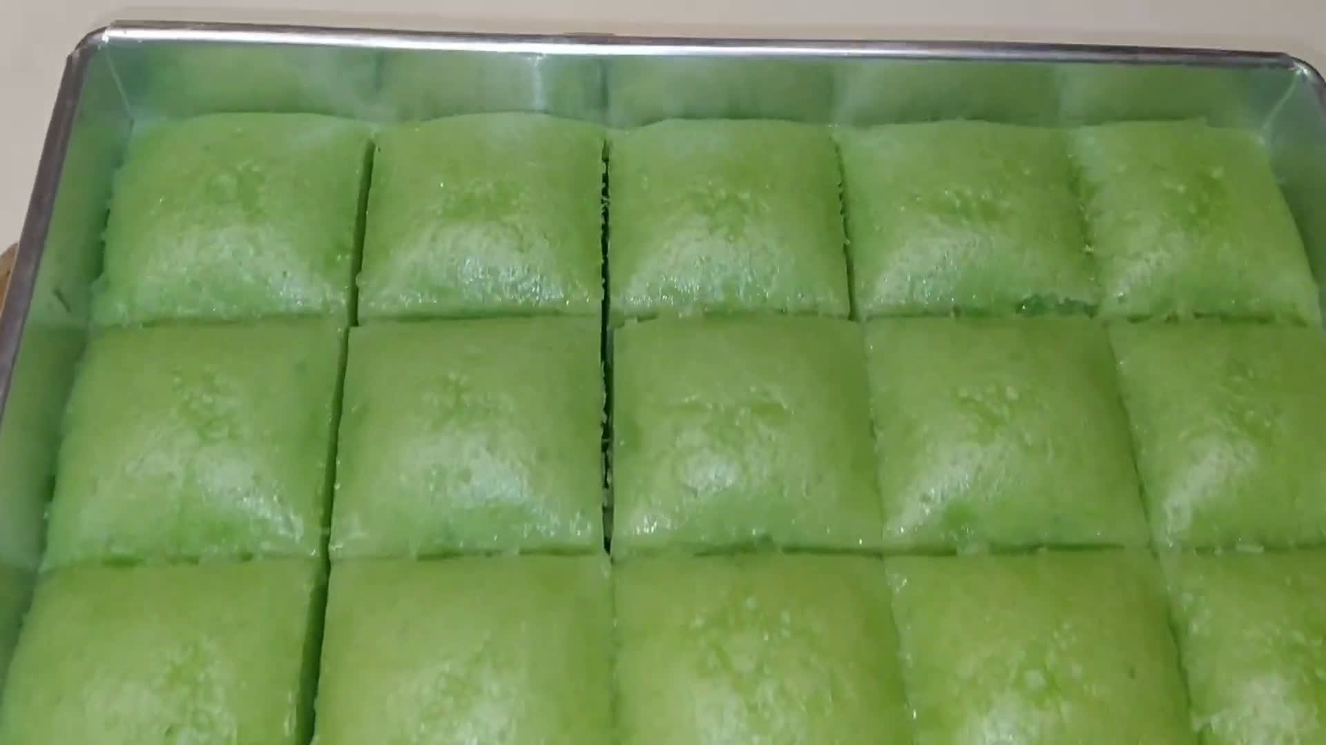 Foto langkah ke 7 dari resep 182. Apem Pandan Kukus.