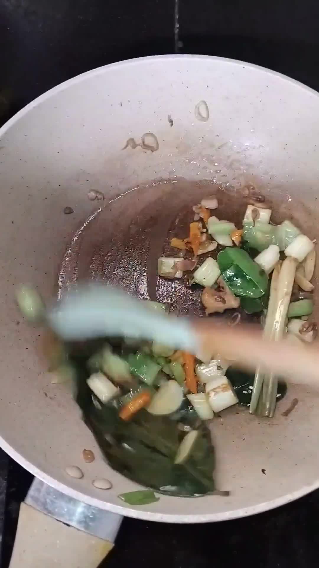 Foto langkah ke 2 dari resep Sop Ikan Patin.