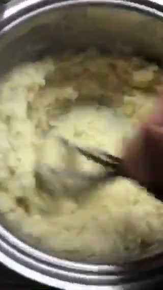 Foto del passaggio 2 della ricetta Gnocchi alla romana con sugo di salsiccia