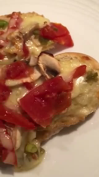 Foto langkah ke 4 dari resep Bruschetta Homemade.
