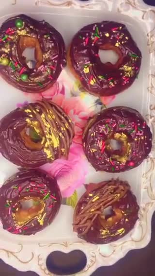 A picture of step 1 of Glaze Donut.