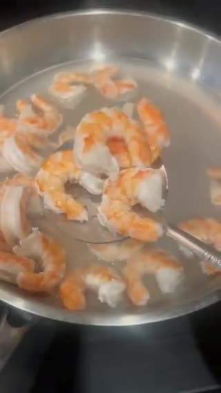 A picture of step 2 of Ceviche de camarones.