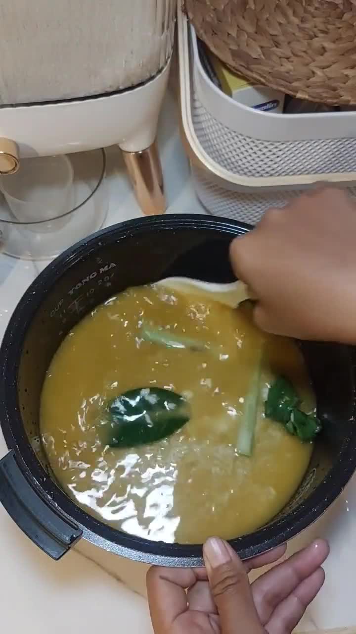 Foto langkah ke 2 dari resep Nasi Kuning Bumbu Racik.