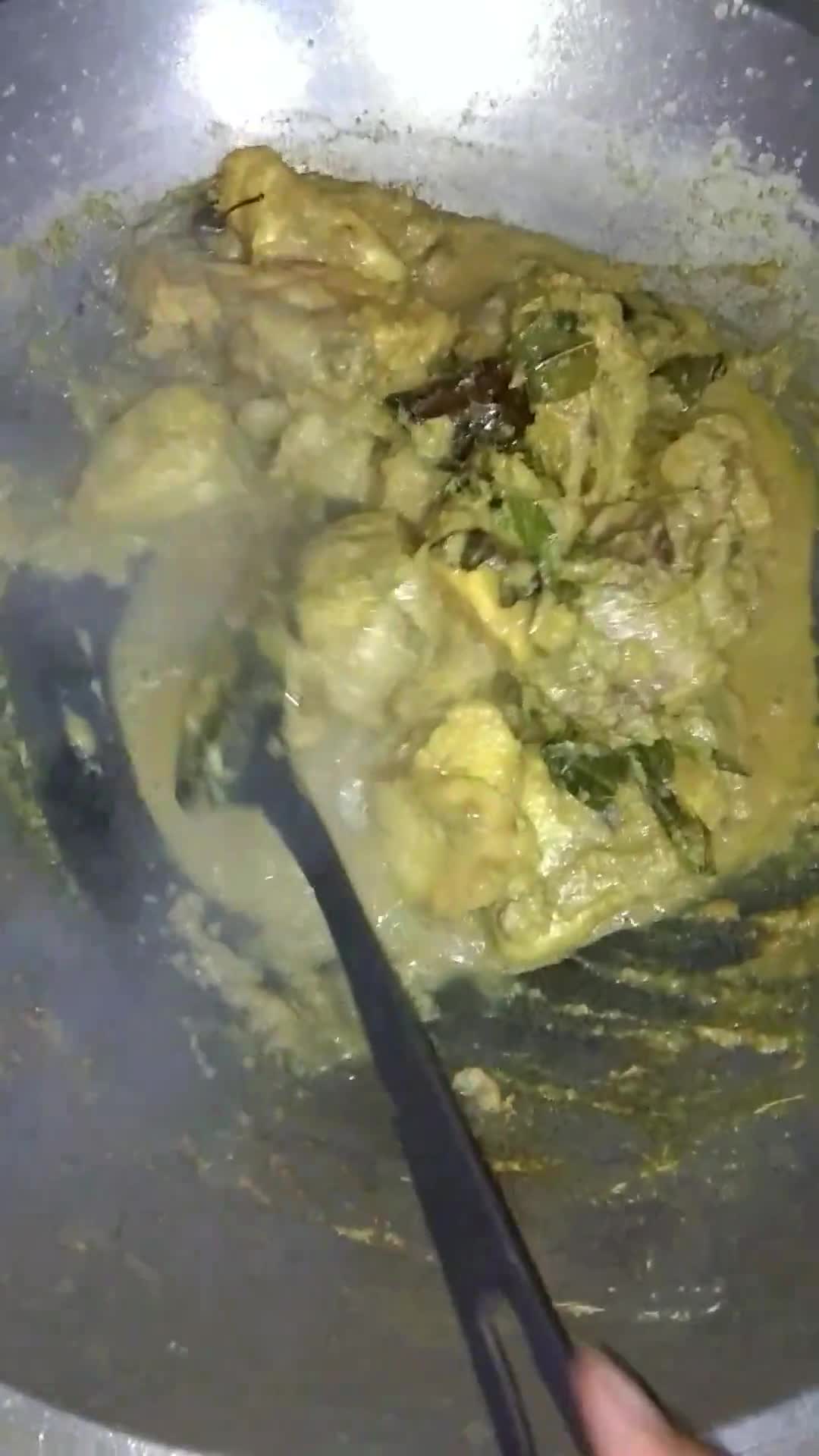Foto langkah ke 4 dari resep Ayam Ungkep/ Ayam Goreng Lengkuas (Laos).