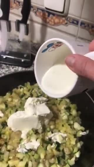 Foto del paso 5 de la receta: Gratén de calabacín, pollo y bacon