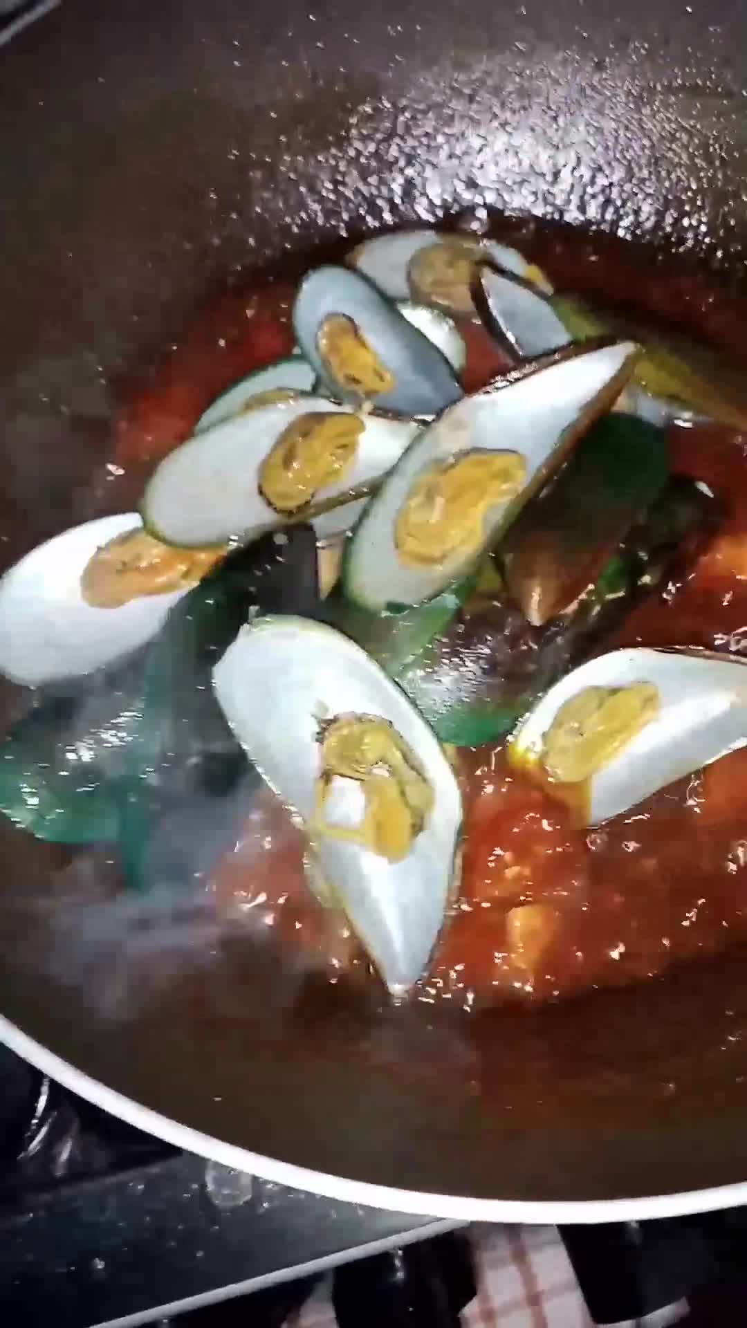 Foto langkah ke 4 dari resep Kerang Hijau Bumbu Pedas.