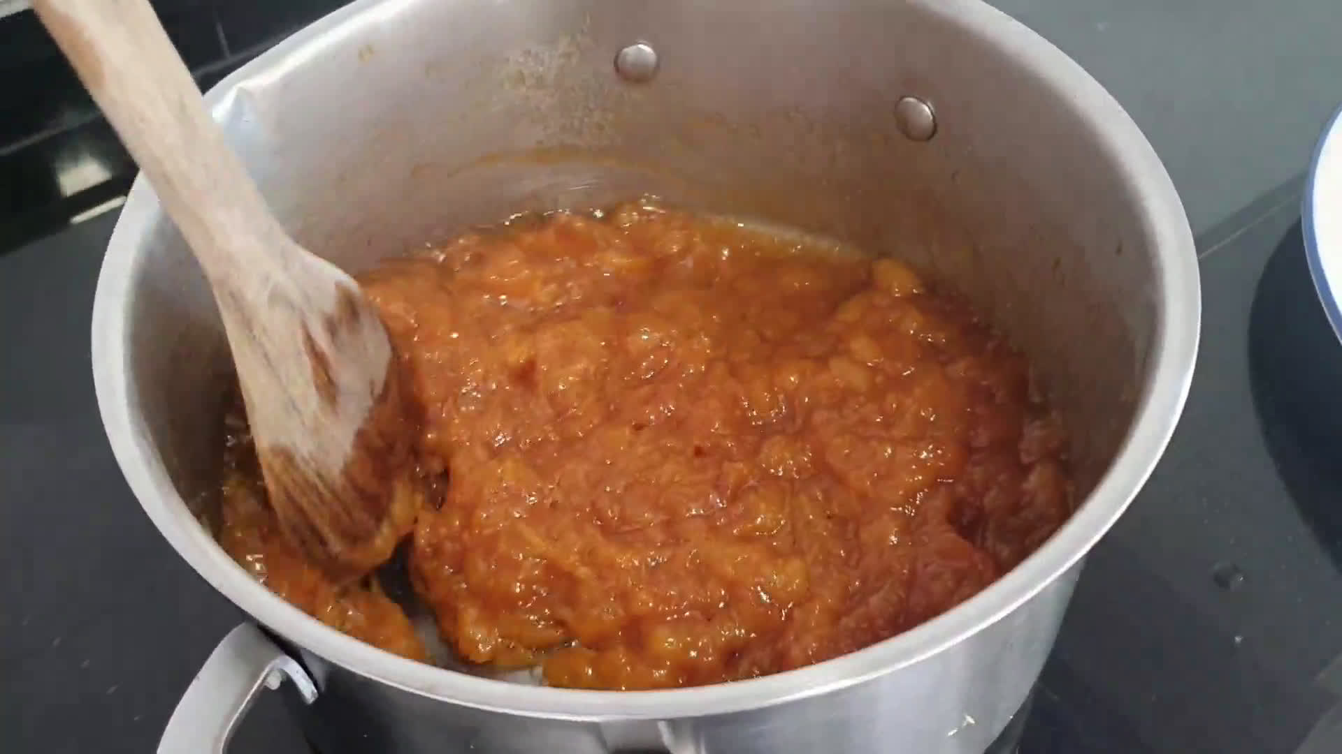 Foto del paso 3 de la receta: Mermelada de melocotón y nectarina con toque de lima y jengibre
