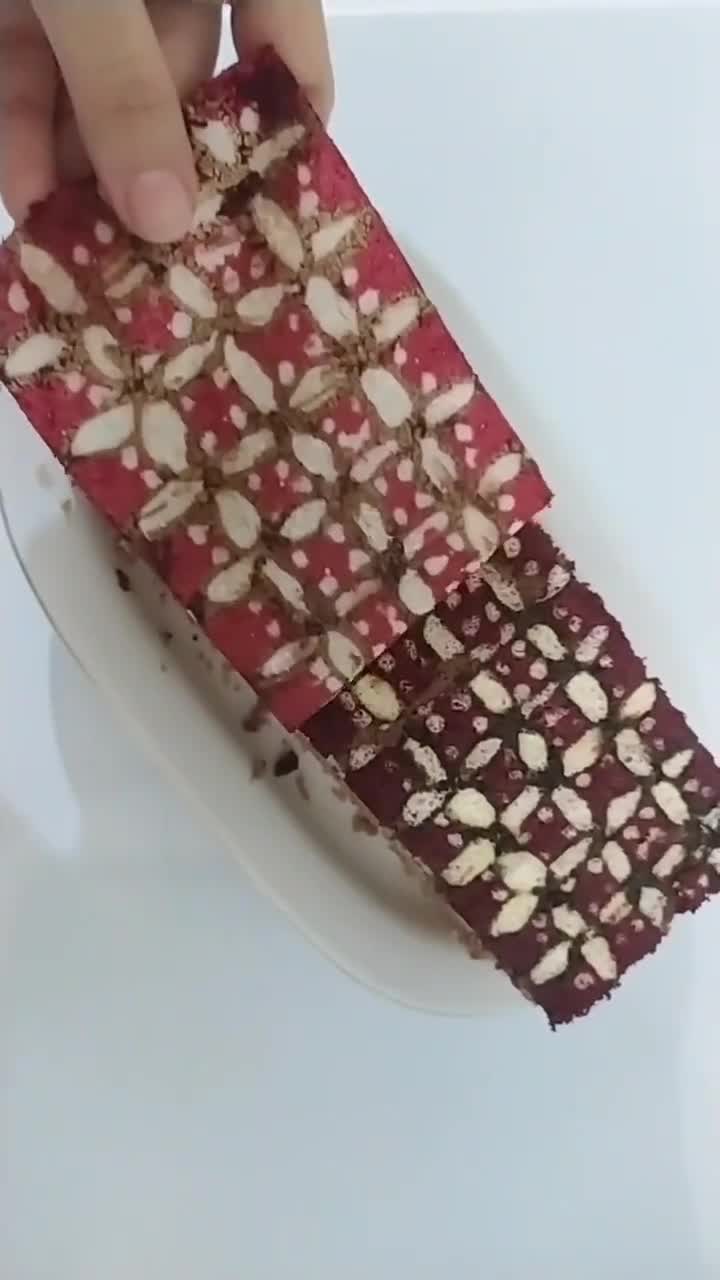 Foto langkah ke 9 dari resep Trio ChocoMocca Batik Cake.