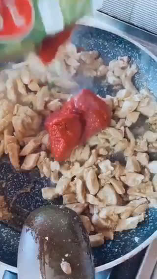 صورة لخطوة 2 من وصفة صينية الدجاج بالكاري والبطاطس 🔥