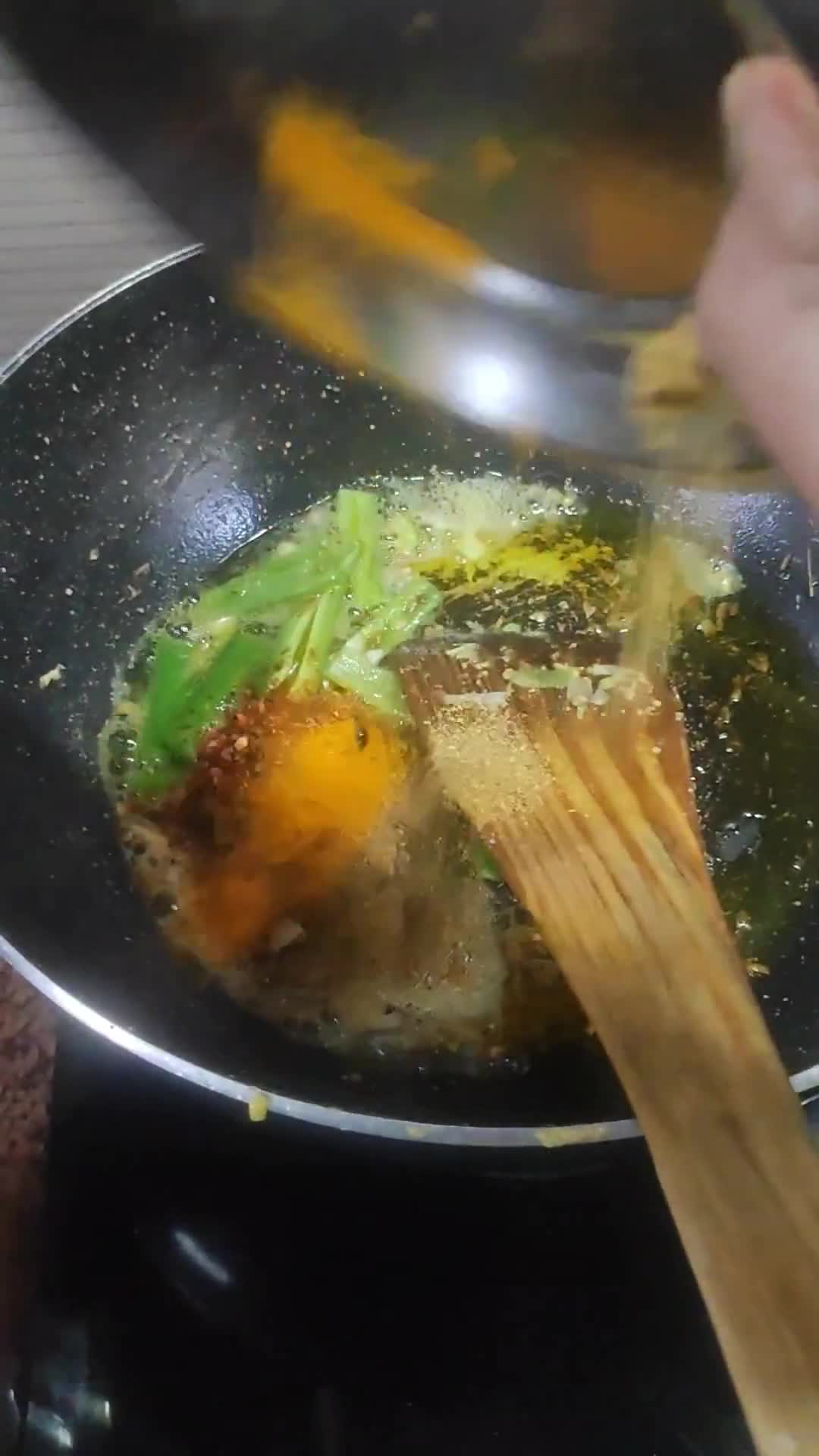 आलू पत्तागोभी (दही बेसन वाली) (Aloo pattagobhi dahi besan wali recipe in Hindi) रेसिपी चरण 4 फोटो
