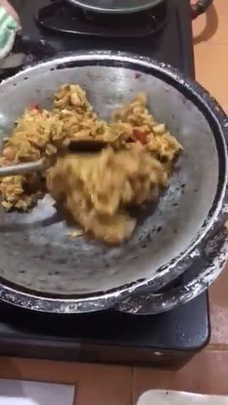 Foto langkah ke 5 dari resep Nasi goreng rumahan yang sederhana.