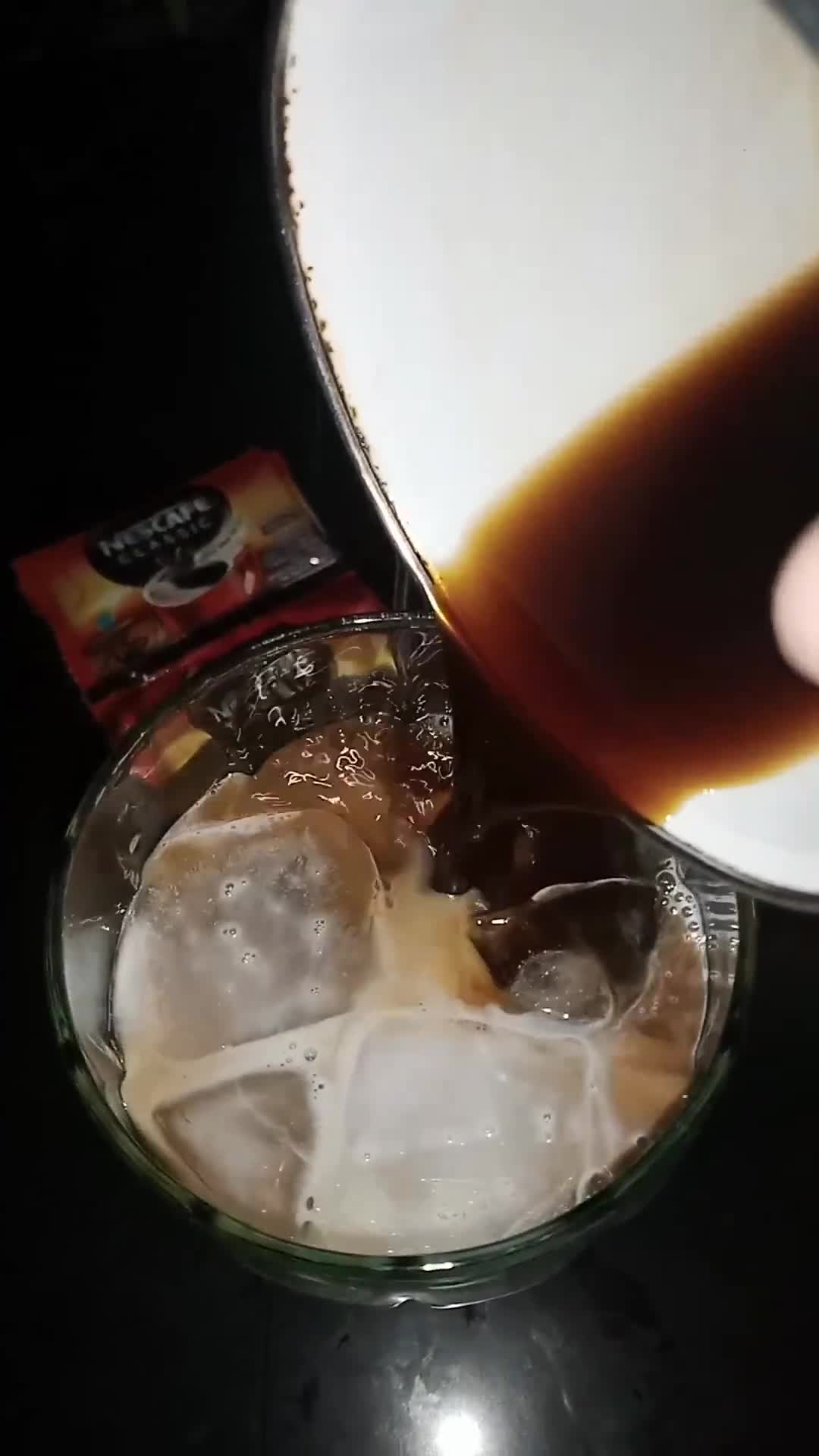 Foto langkah ke 4 dari resep Es Kopi Gula Palm.