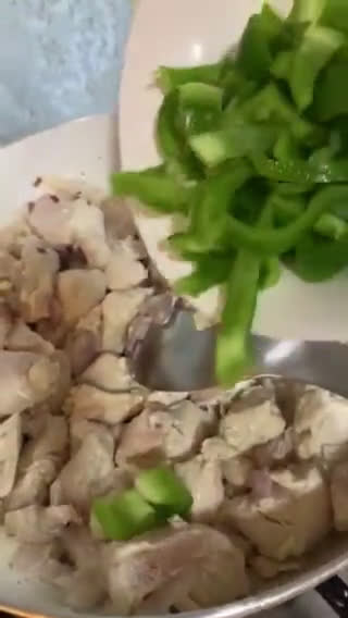 صورة لخطوة 3 من وصفة دجاج بالكريمه الحامضه(الساور كريم)