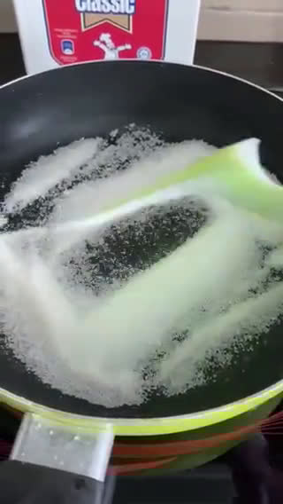 Gambar langkah 1 resipi Dalgona Candy (달고나) / Ppopgi (뽑기).